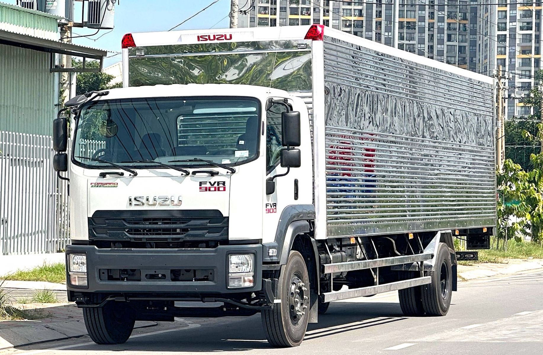 ISUZU FVR34VE5 (TẢI TRỌNG: 7.200 KG - THÙNG DÀI 9.9 M) 
